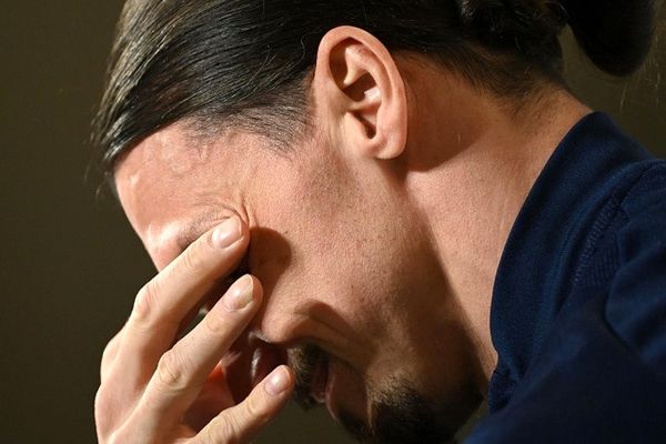 ببینید | اشک‌های بی‌امان زلاتان پس از خداحافظی رسمی از میادین فوتبال