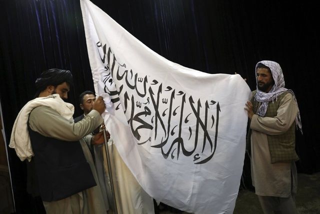 طالبان عقب‌نشینی کرد/ به معاهده هیرمند پایبندیم