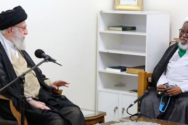 رهبر انقلاب در دیدار با شیخ زکزاکی: همه در دنیای اسلام وظیفه دارند به مردم فلسطین کمک کنند