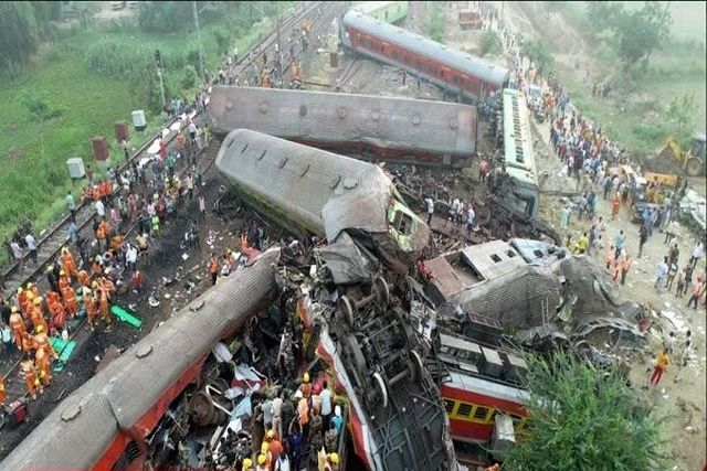 شمار جانباختگان تصادف 3 قطار در هند به 228 نفر رسید